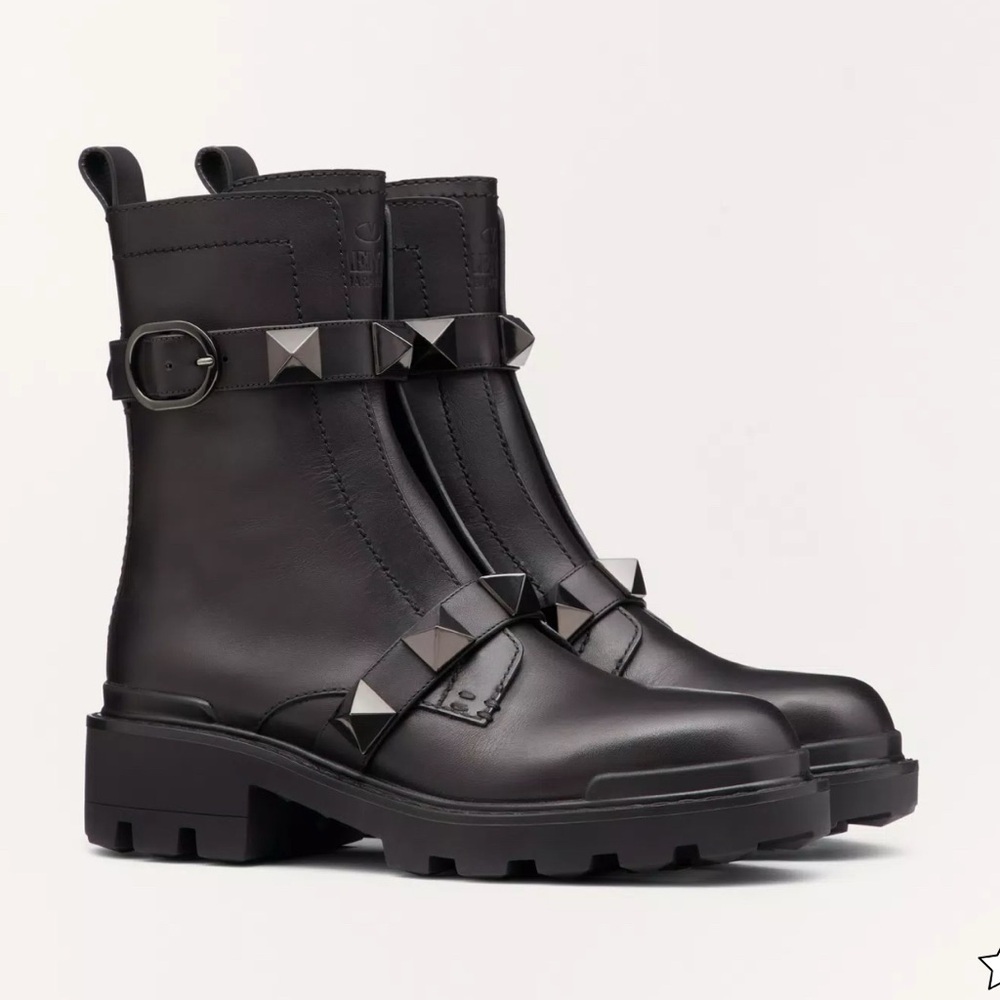 Valentino Roman Stud Calfskin Combat Boot With Tonal Studs In Black Size 37 New